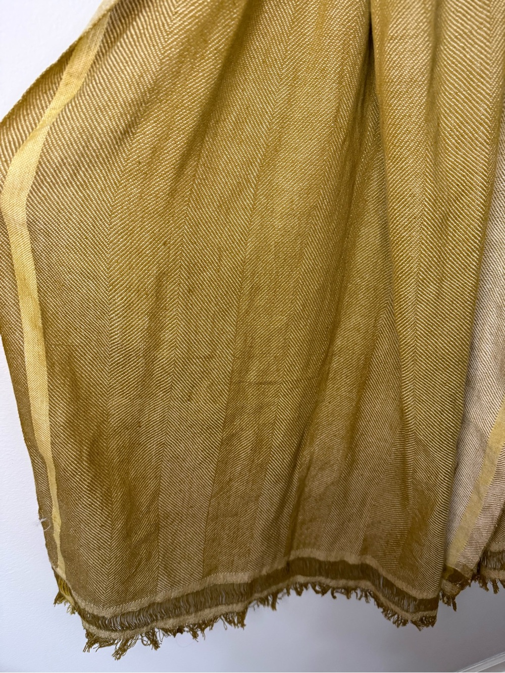 Eileen Fisher Gold Metallic Scarf Shawl Wrap Fringe OS Silk Blend - Picture 4 of 8